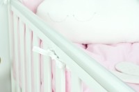 Gryzaki na łóżeczku