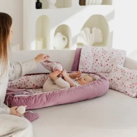 Kokon dla niemowlaka w kwiaty