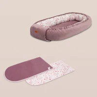 Kokon dla niemowlaka w kwiaty